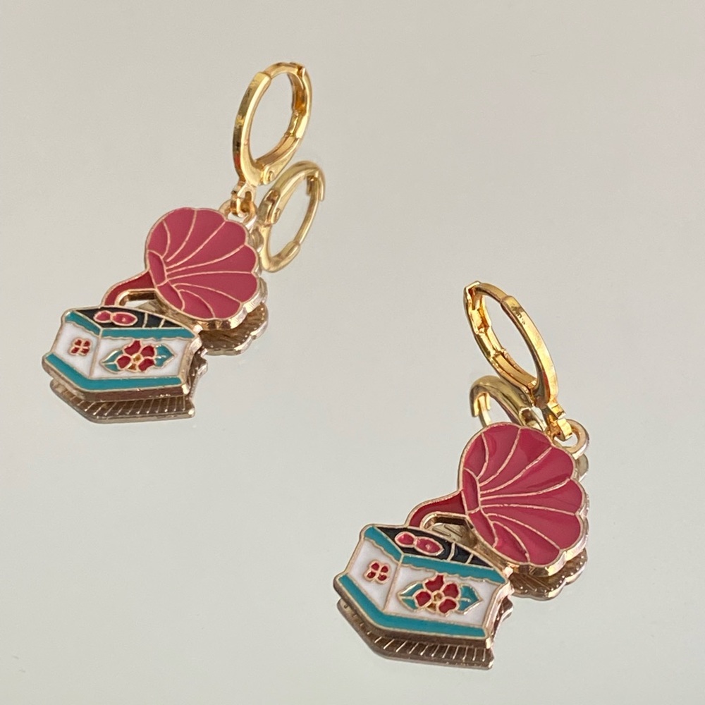 Cute vintage funky gold enamel phonograph earrings